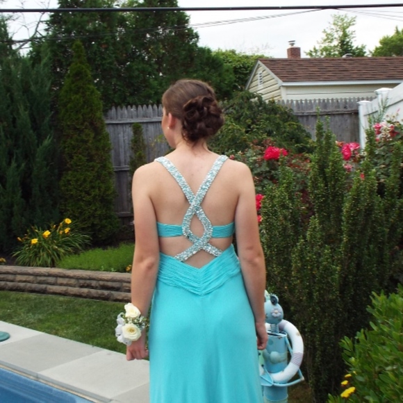 Prom dress - Picture 2 of 4